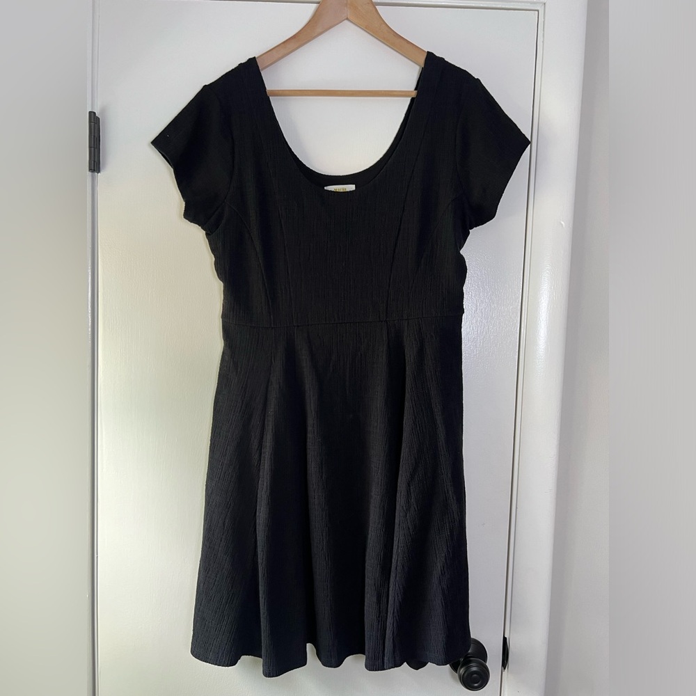 Anthropologie Black Fit-and-Flare Short Sleeve Dress - Picture 4 of 11